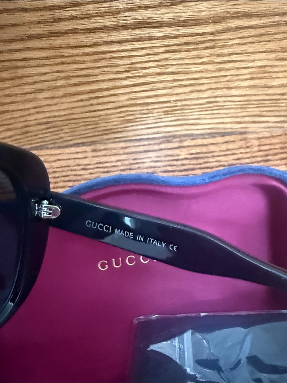 Gucci Women's Black Oversized Shield Sunglasses - Picture 5 of 8